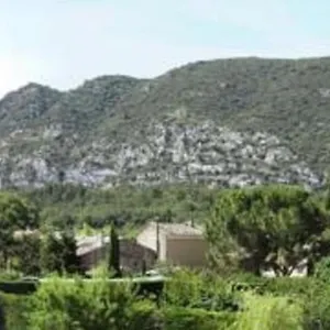 https://le-maset-des-aires-avec-vue-sur-le-luberon.fr-provencehotel.com